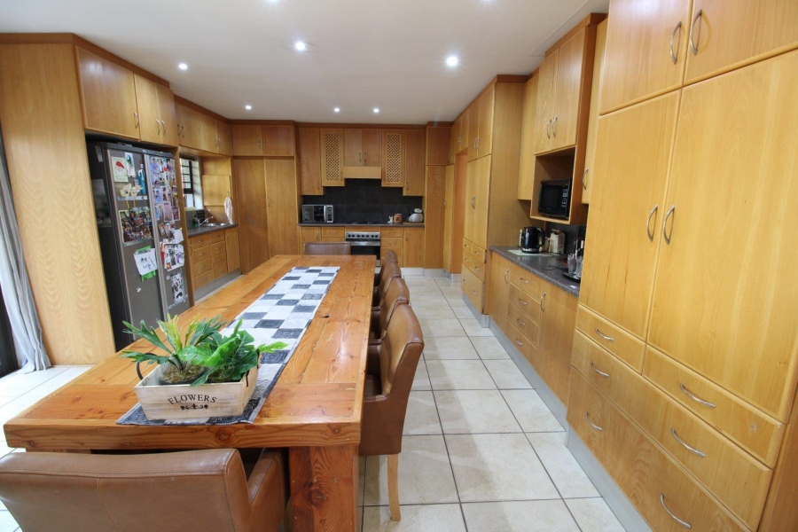 6 Bedroom Property for Sale in Doringkruin North West
